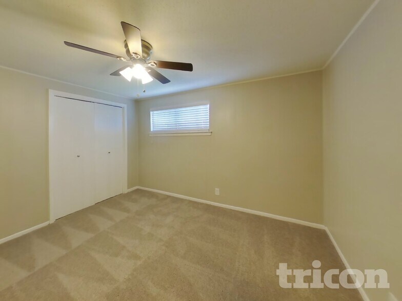 Building Photo - 1706 Crooks Ct