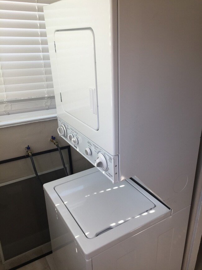 Building Photo - 33rd Duplex