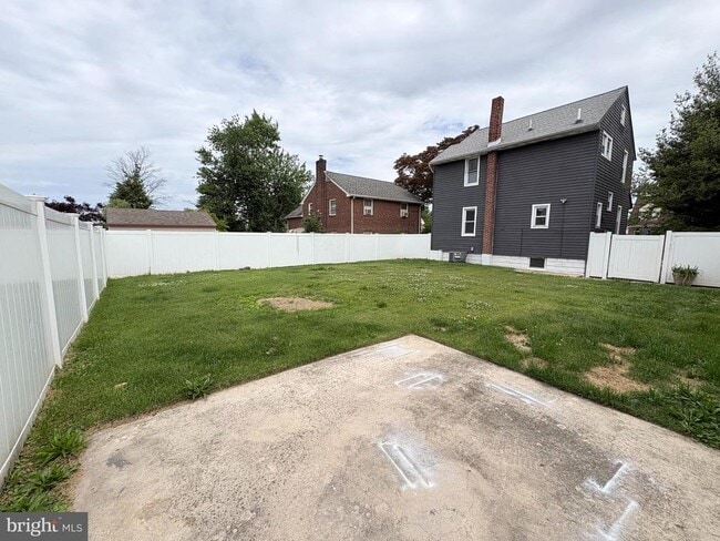 Building Photo - 1535 Gross Ave