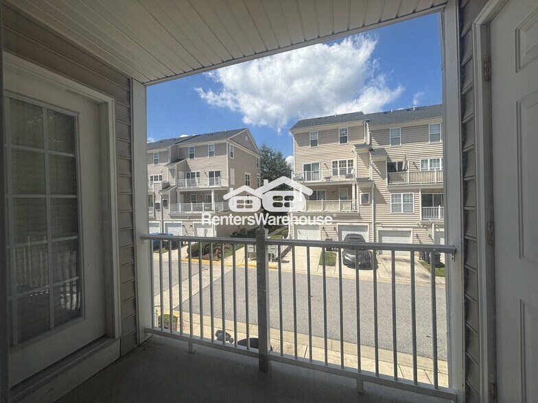 Building Photo - 923 Pine Forest Ln