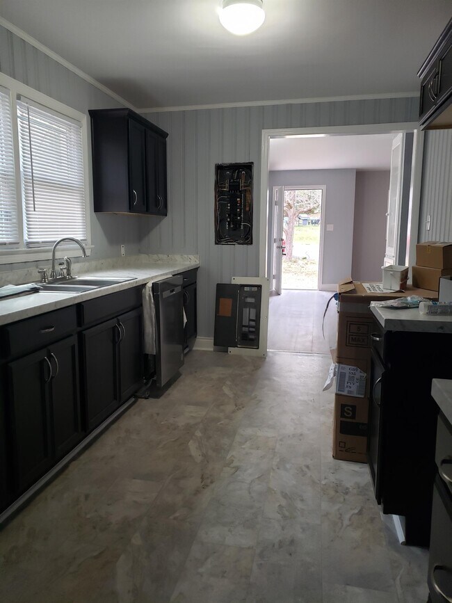 Building Photo - 810 Anarine Rd