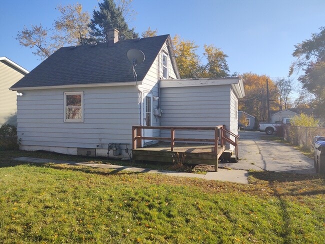 Building Photo - 10398 W Waldo Ave