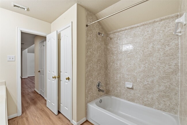 Building Photo - 6507 Hill Haven Ct