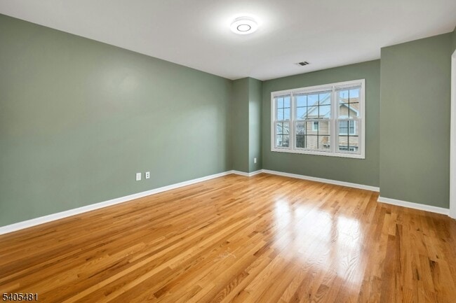 Building Photo - 102 Montgomery St