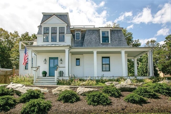 Primary Photo - 131 Eustis Ave