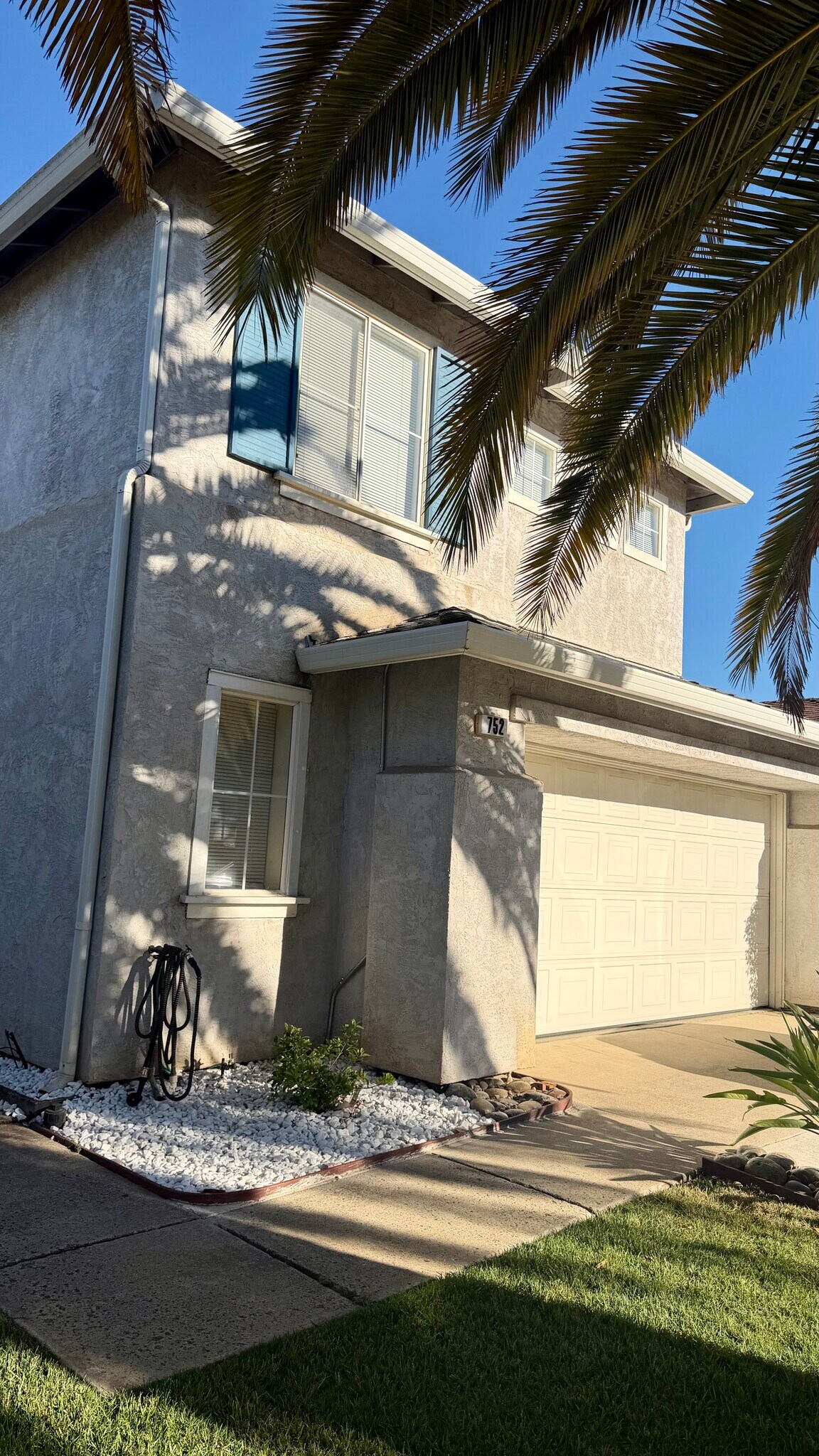 Building Photo - 752 Vinca Ct