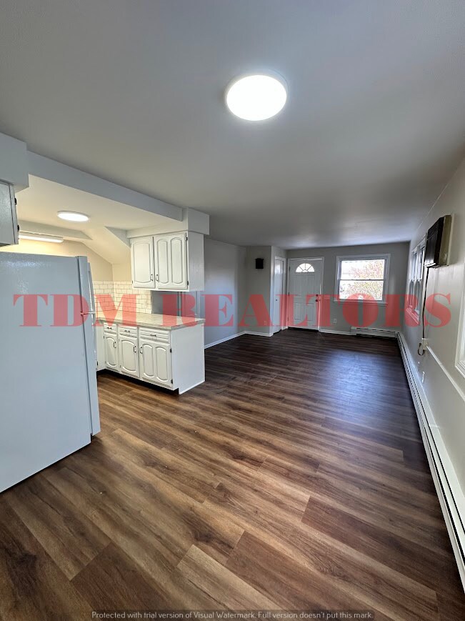 Building Photo - 302 E Clinton St