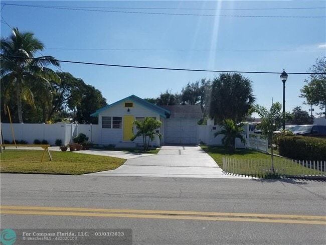 Primary Photo - 1240 NE 34th Ct