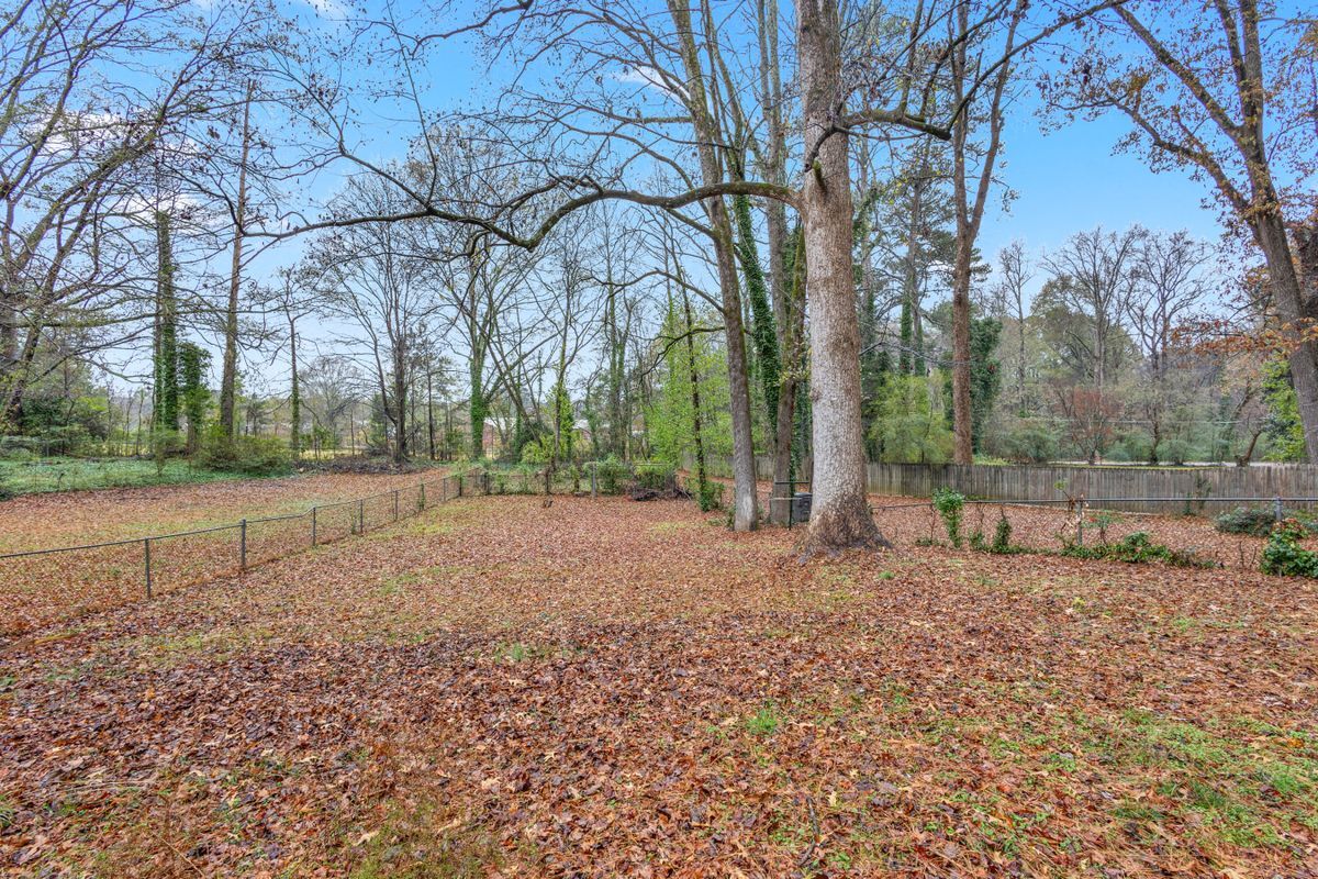 Building Photo - 2205 Plantation Dr