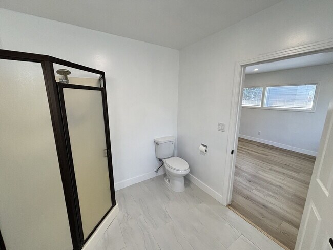 Building Photo - "Cozy Elegance Awaits: 3-Bed, 2-Bath Gem w...