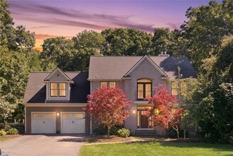 Building Photo - 37 Seabury Dr