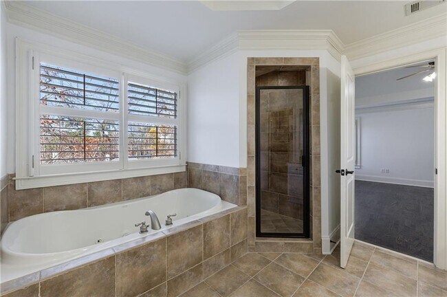 Building Photo - 1012 Madeline Ln