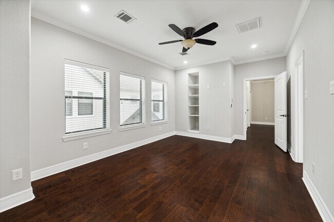 Building Photo - 1620 W 24th St