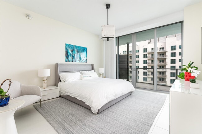 Building Photo - 3100 N Ocean Dr