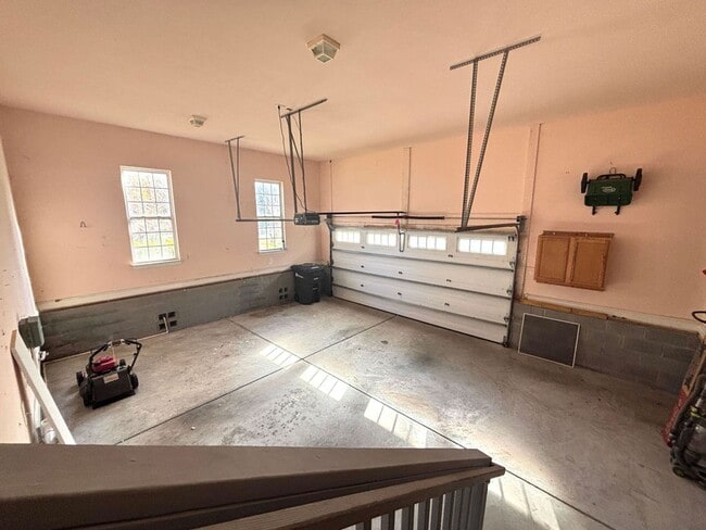 Building Photo - Available 1/15. Beautiful Remodeled 5 BR/4 BA Home in Park West!