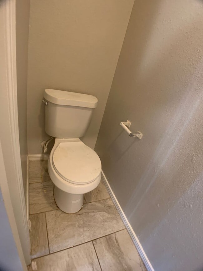 Building Photo - 3 Bedroom Edmond Duplex