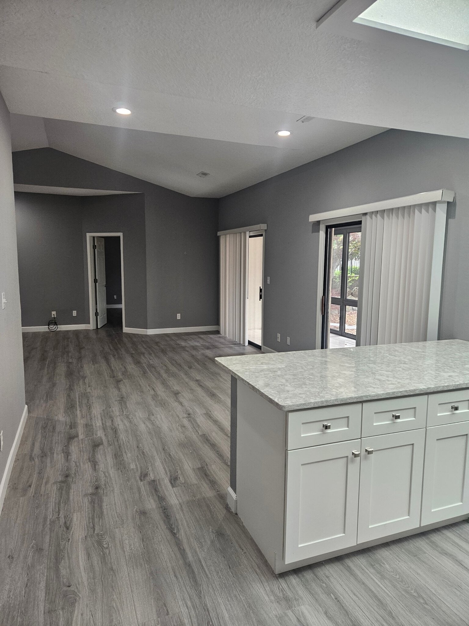 Building Photo - 648 Racquet Club Dr