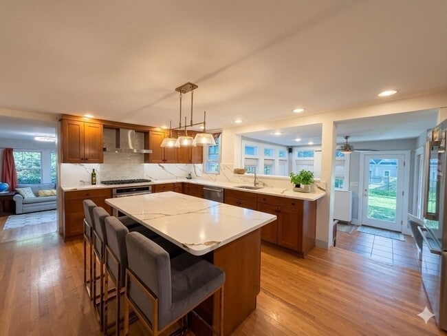 Building Photo - 410 Marrett Rd