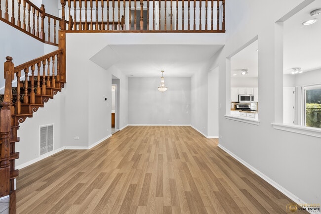 Building Photo - 600 Creekside Cir