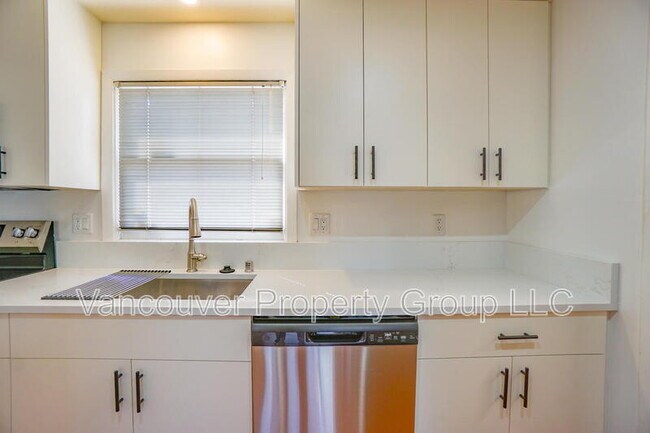 Building Photo - 104 SE 101st Ave