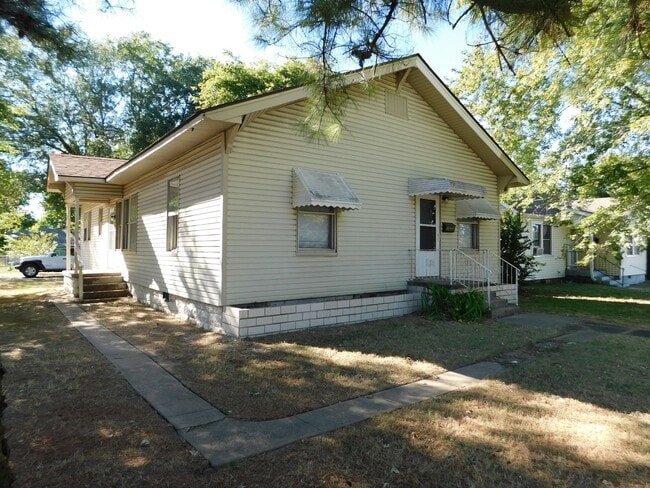 Building Photo - 3 bedroom 1 bath home Fort Smith