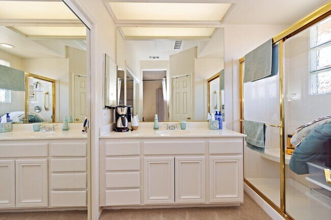 Building Photo - 37948 Breeze Way