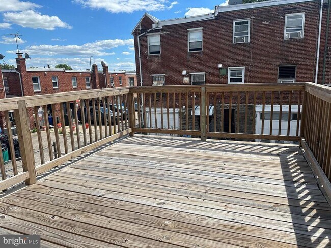 Building Photo - 1438 Knorr St