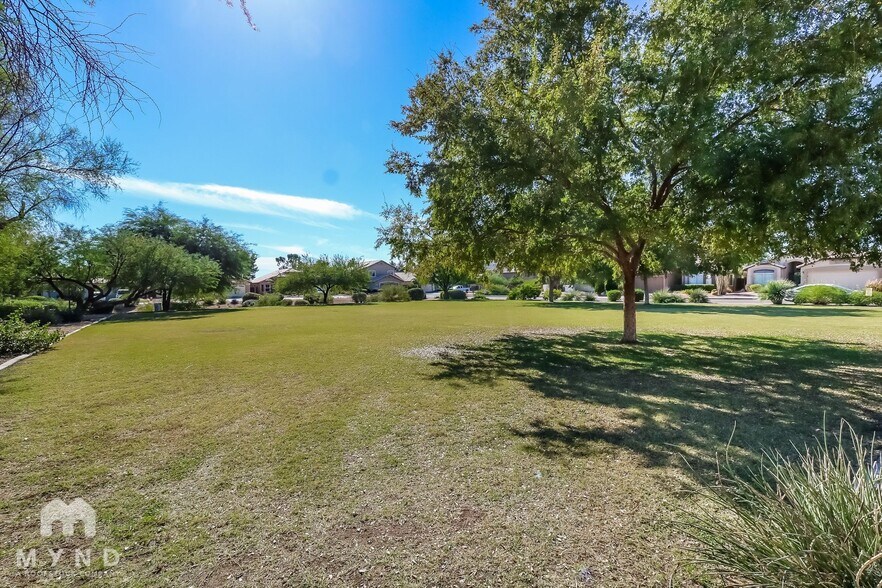 Building Photo - 2206 E Aire Libre Ave