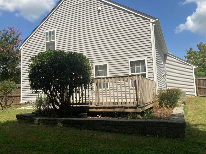 Building Photo - 381 Indian Branch Dr