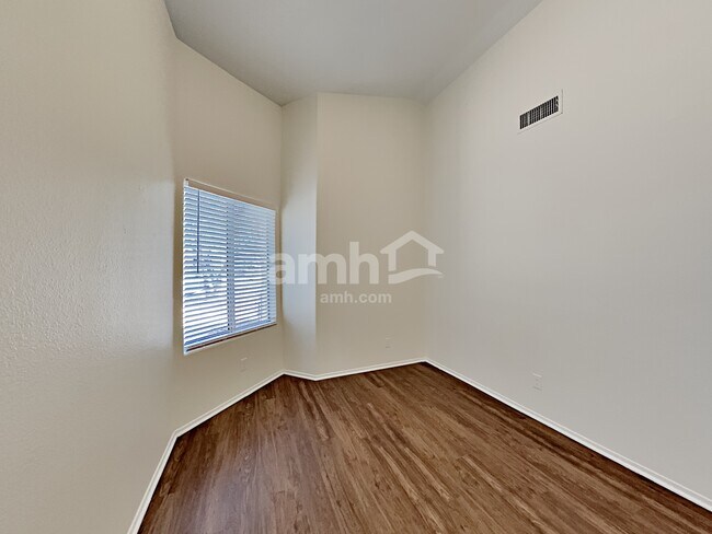 Building Photo - 4284 W Veranda St