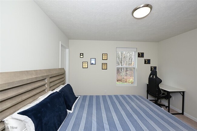 Building Photo - 4816 Lake View Dr