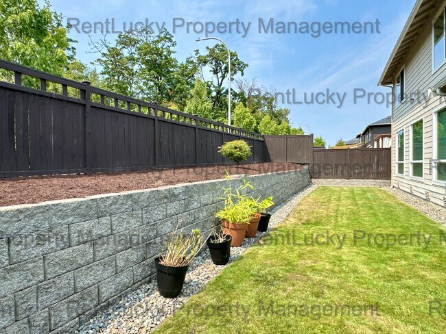 Building Photo - Stunning MainVue Home at Vista Pointe