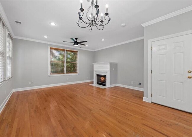 Building Photo - 2 Bedroom, 2.5 Bath Condo in Harleston Village of Downtown Charleston!