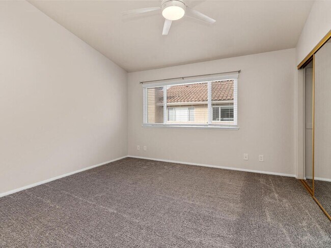 Building Photo - Desireable resort-lifestyle complex in the heart of La Costa!