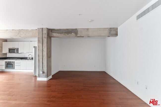 Building Photo - 416 S Spring St