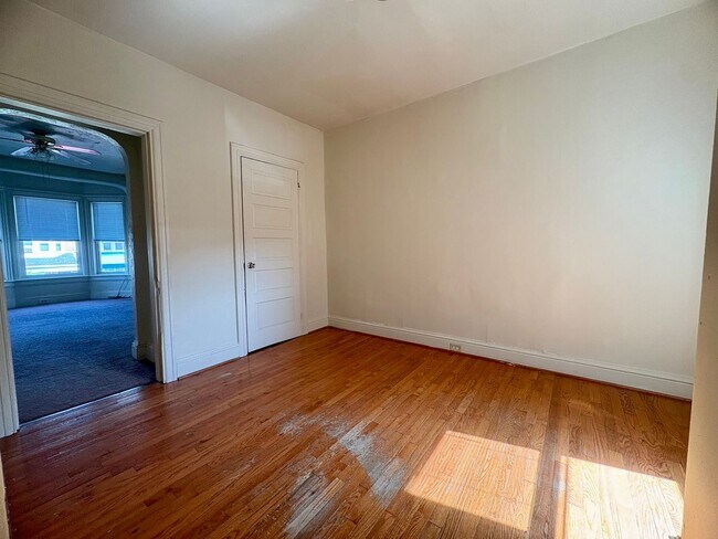 Building Photo - 118 S Richland Ave