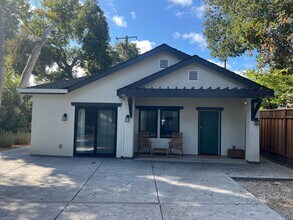 Building Photo - Beautiful 2 bed 1 bath ADU cottage in Los ...