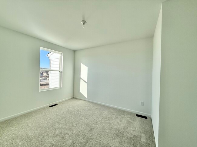 Building Photo - 5586 E Spaniel Dr