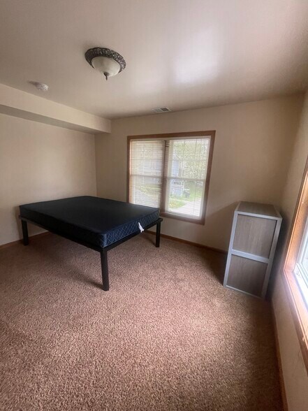 Building Photo - 806 Sybil St
