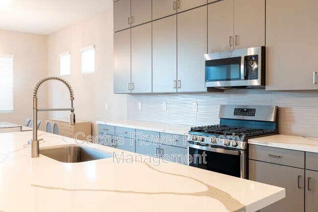 Building Photo - 3130 E Alicia Dr