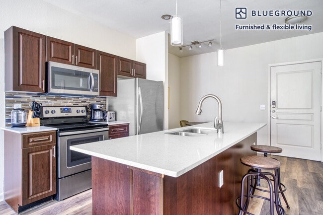 Building Photo - 11601 Century Oaks Terrace