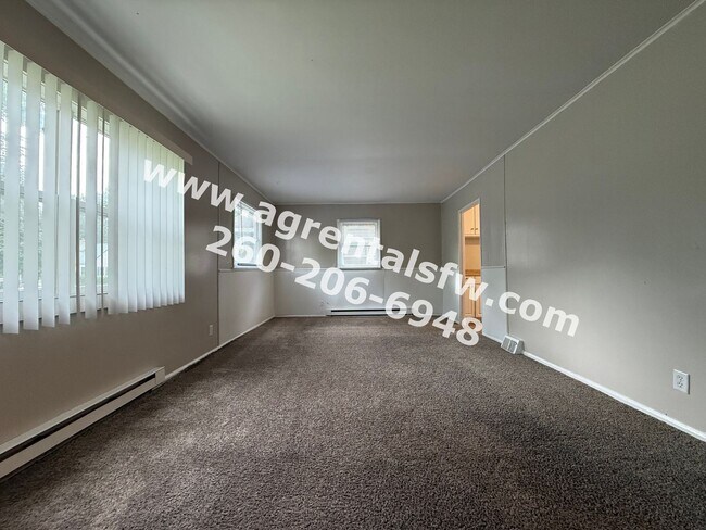Building Photo - 3 Bedroom House