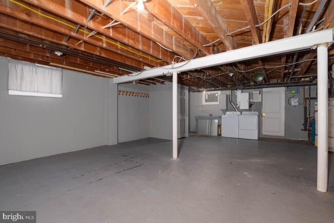 Building Photo - 2475 Fairway