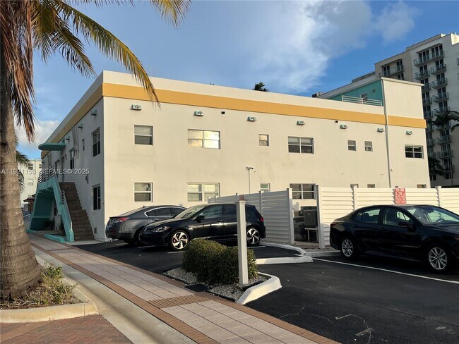 Building Photo - 326 Wilson St