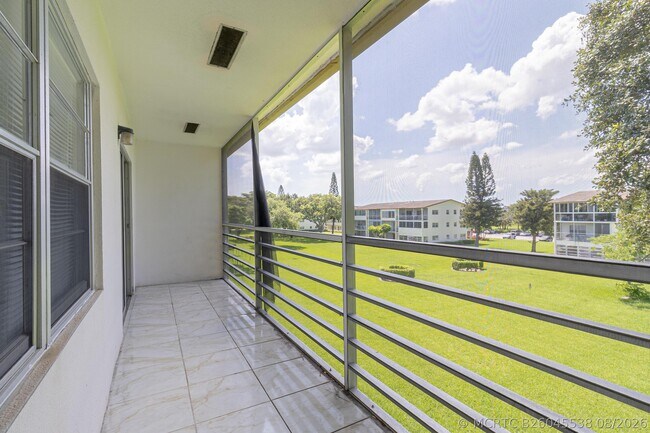 Building Photo - 158 Mansfield D