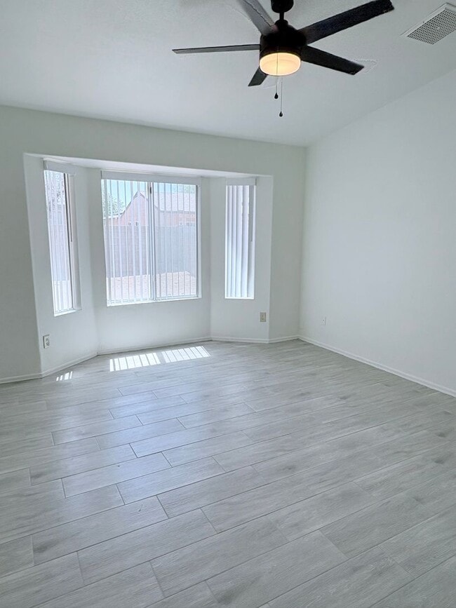 Building Photo - newly remodeled 3 bed/ 2 bath home