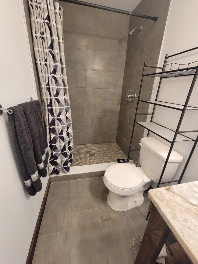 Building Photo - 1227 Continental Ct