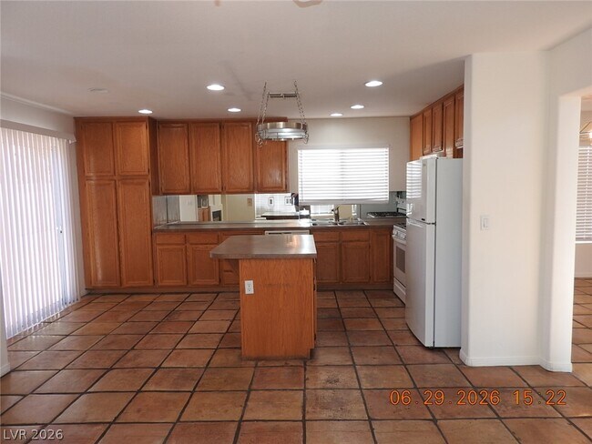 Building Photo - 742 Endicott Ct