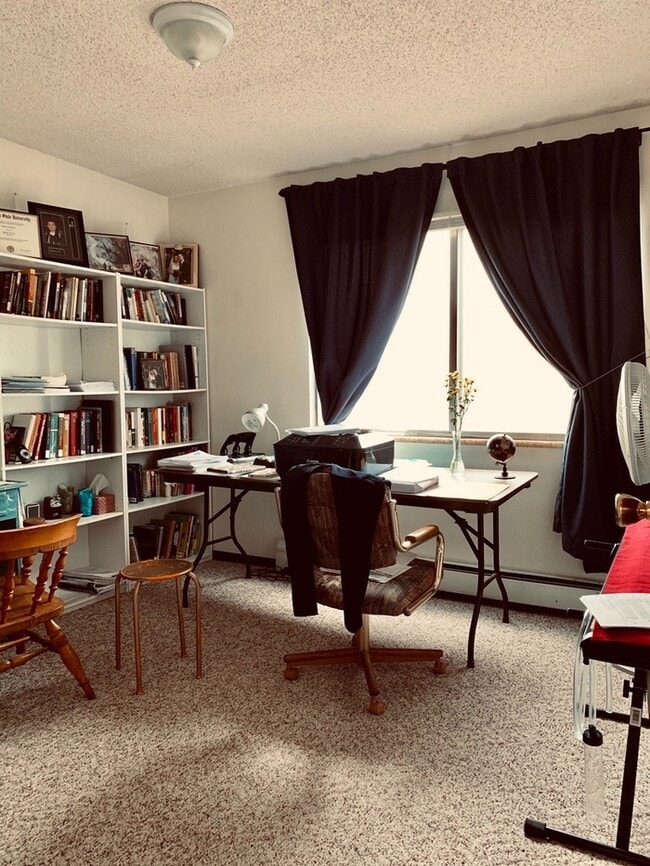 Primary Photo - Beautiful Two Bedroom, One Bath Apartment ...