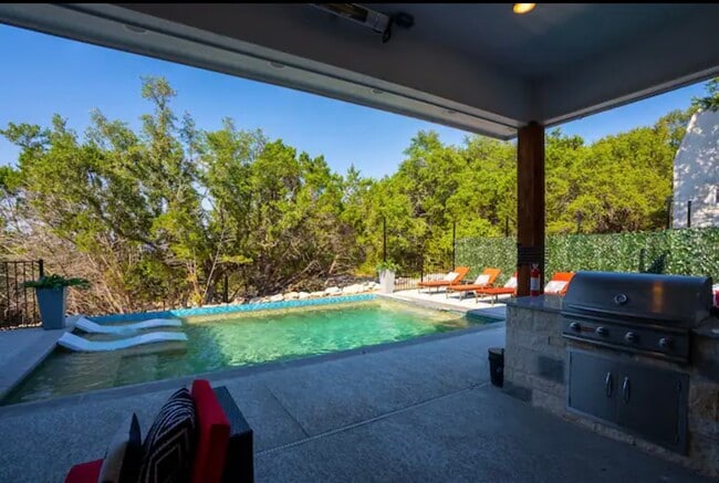 Building Photo - 1025 Scenic View Dr